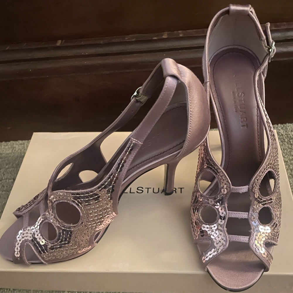 NIB Jill Stuart Shoes Semira Satin and Sequin Heels Old Rose / Lilac Sz 7